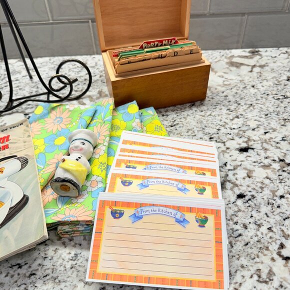 Vintage Kitchen Bundle, Recipe Box - Chicken Easel - Retro Napkins - - Picture 8 of 17